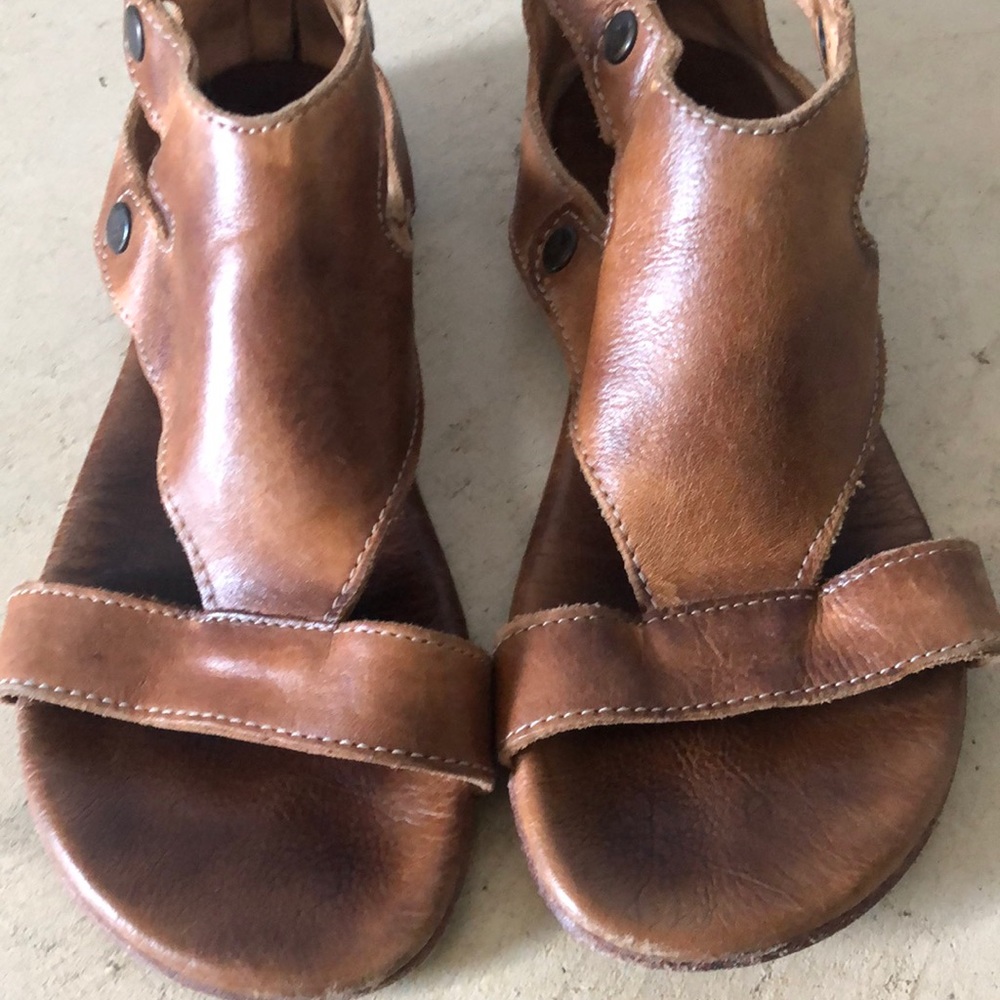 Bed|Stu leather sandals